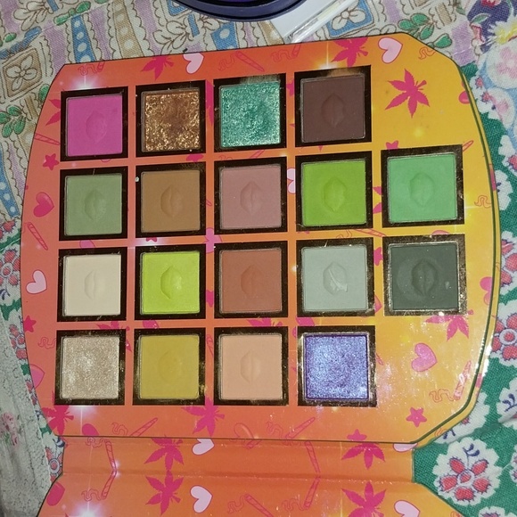 Eye shadow pallet - Picture 2 of 3